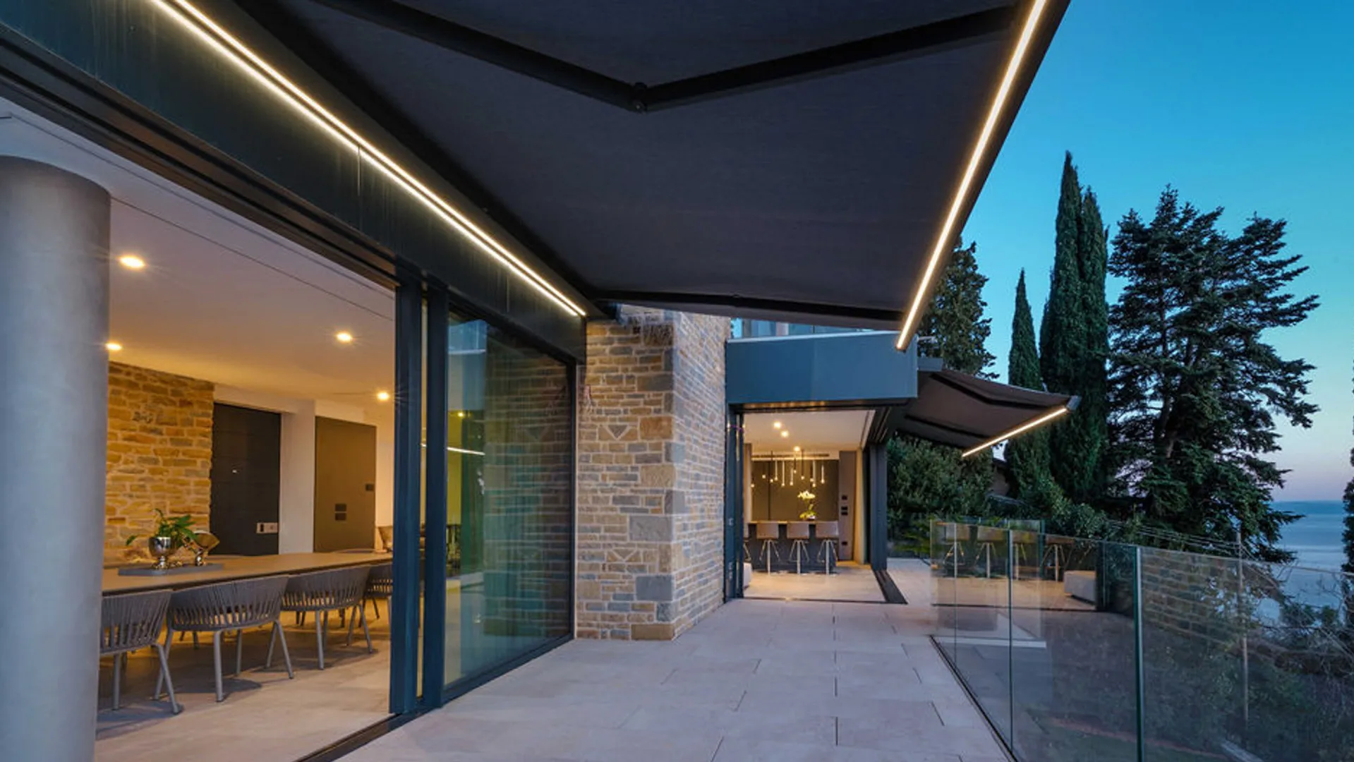 AP-410 Solar LED Retractable Pergola detail
