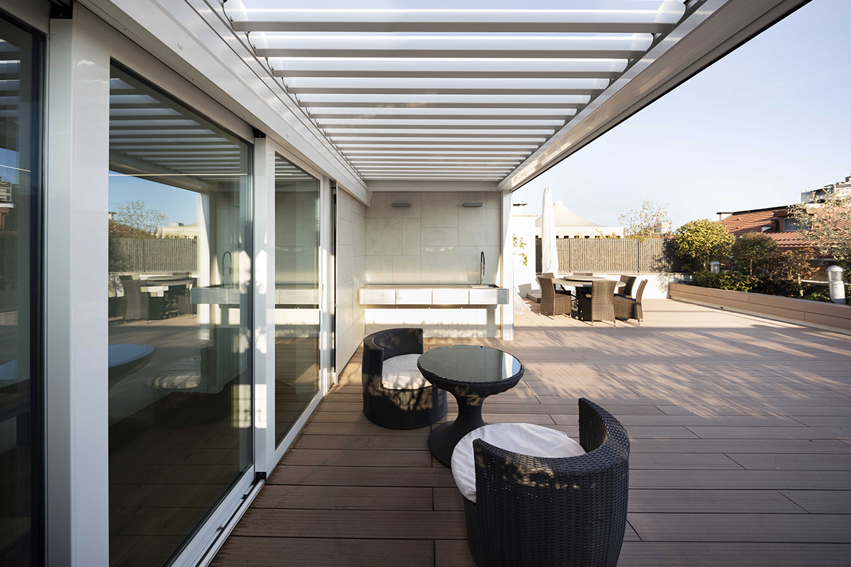 AP-110 Manual Louvered Pergola detail
